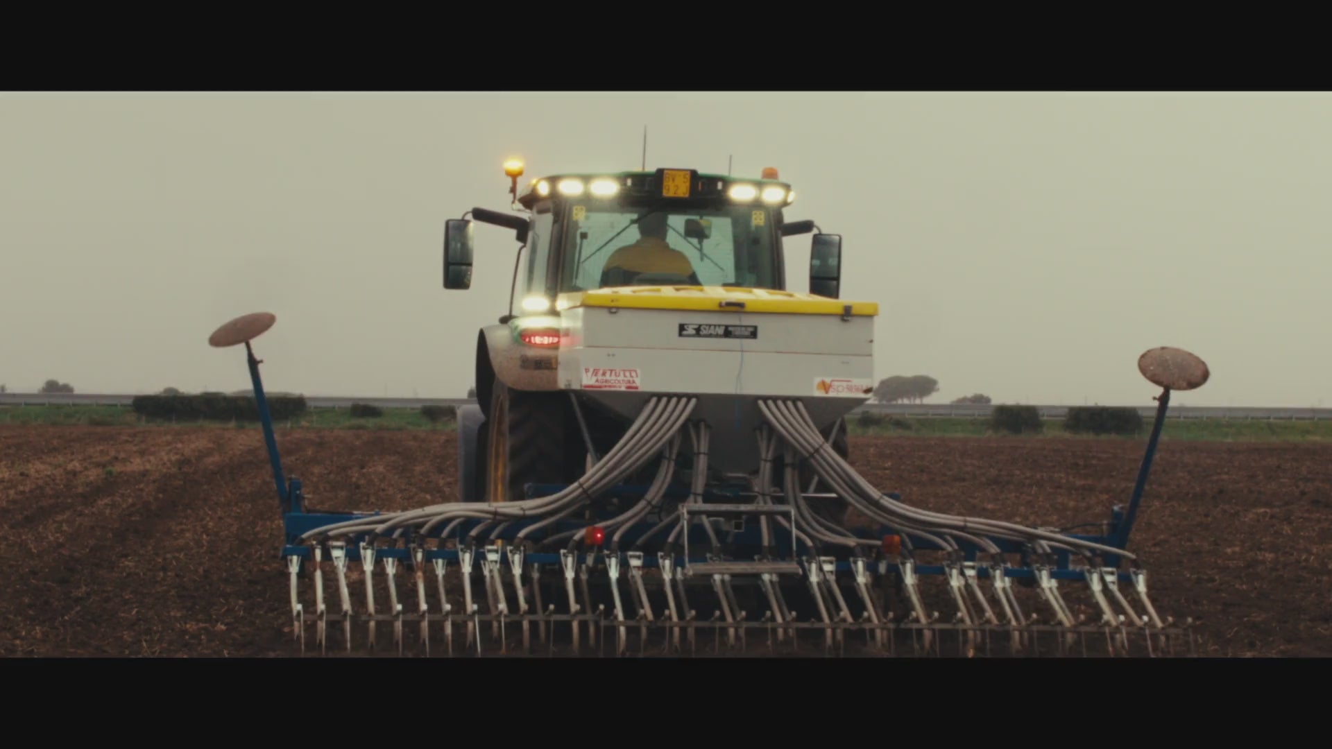 Carica il video: 